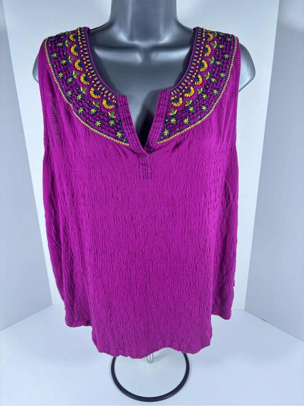 Anthropologie Akemi + Kin Magenta Embroidered Boho Sleeveless Top L